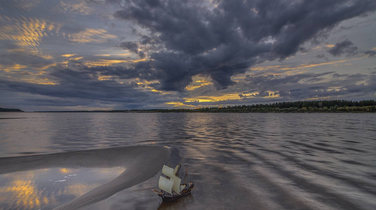 река, вечер, закат,  кораблик, небо, тучи, песок, вычегда., Анкудинов Леонид