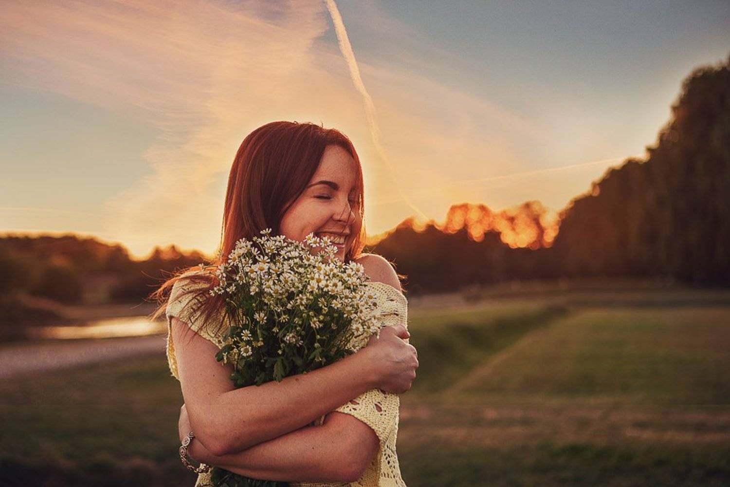 девушка, эмоции, улыбка, ромашки, закат, Ирина Сиротова