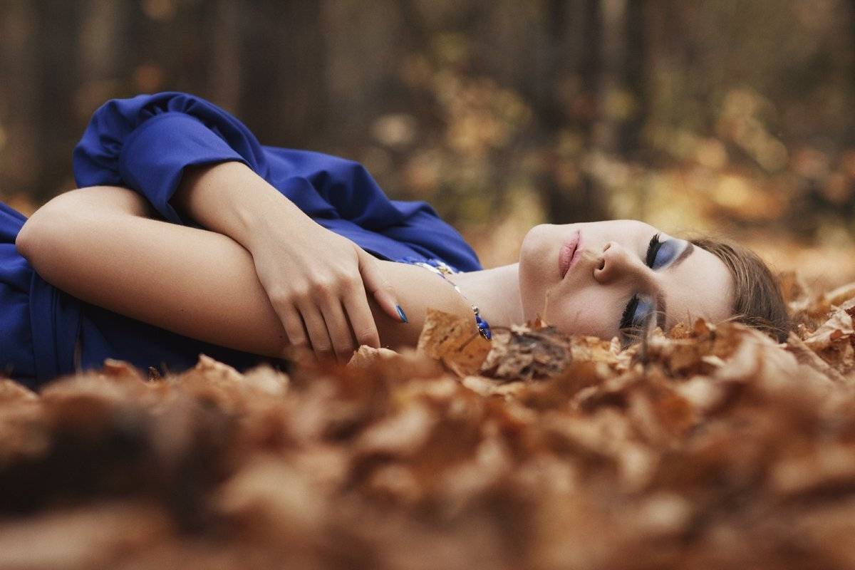dress,forest,girl,ivankopchenov,natural light,outdoor,portrait,tree,иванкопченов,лес,портрет,портрет девушки,деревья, осень, листья, Иван Копченов