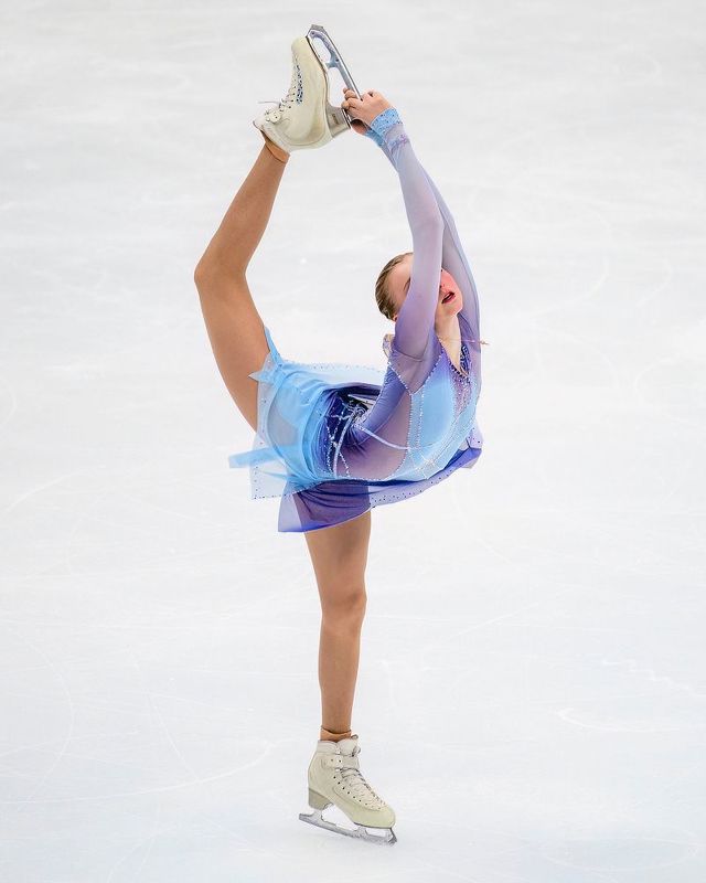 Фигуристка фото превью