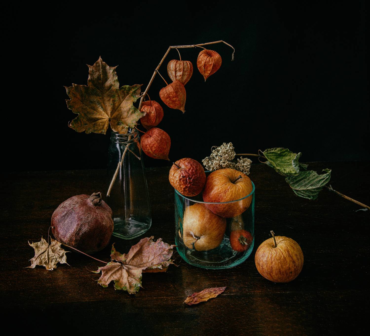 физалис, гранат, яблоки, кленовые литья, бутылочка, Баг Алексей