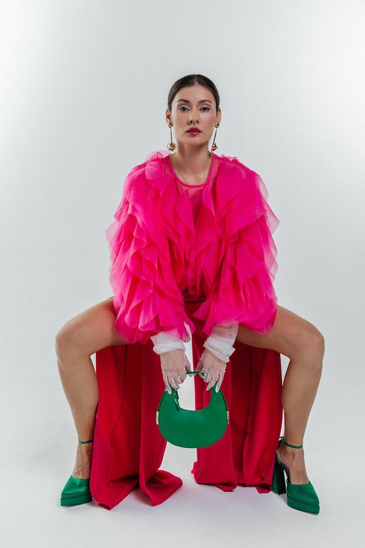 женский портрет, студийный портрет Женский портрет фото превью