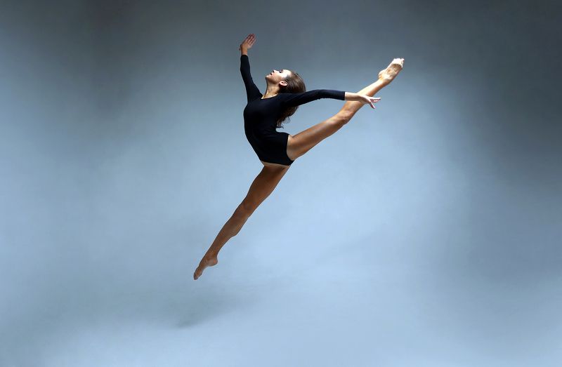 гимнастика, гимнастка, гибкость, красота, прыжок, движение, высота, художественная гимнастика, фотография, цвет, свет, портрет. Летать фото превью