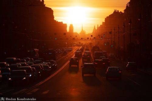 Невский проспект на закате дня