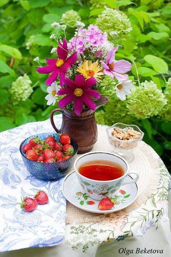 Космеи и клубника