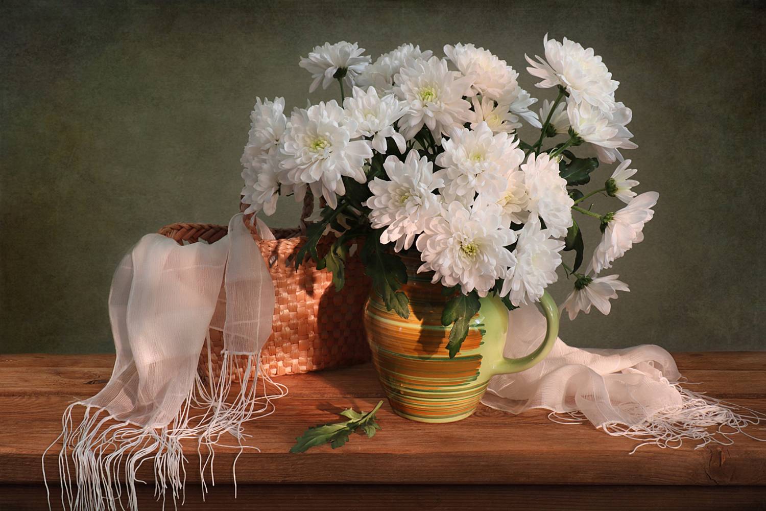 натюрморт,цветы,корзина,шарф,ваза, Алла Шевченко