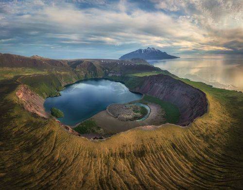 Кальдера вулкана Заварицкого.