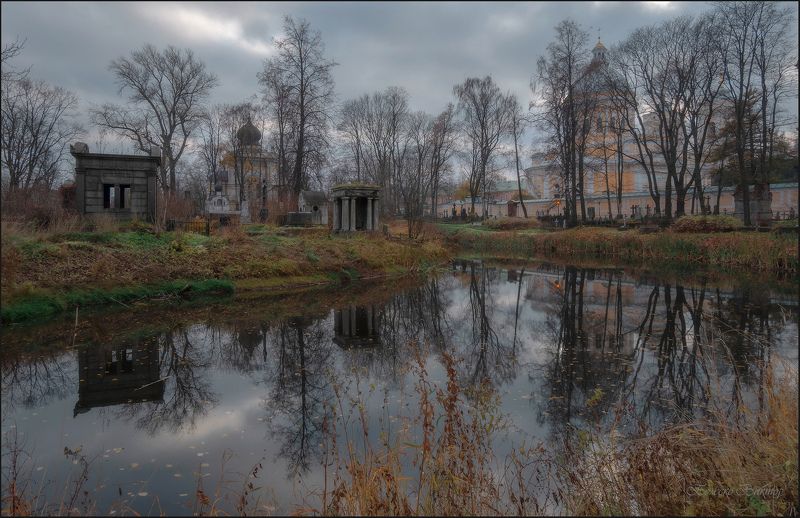 Серый день и Лавра. фото превью