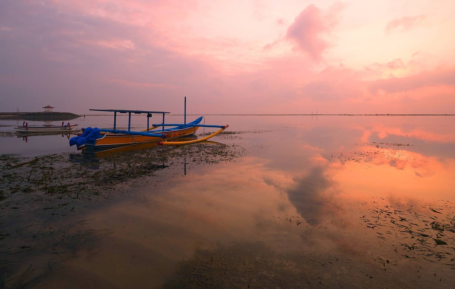 dawn, sunrise, shore, sea, ocean, sky, horizon, boat, color, light, reflection, landscape, nature, morning, bright, jukung, low tide,  Сергей Андреевич