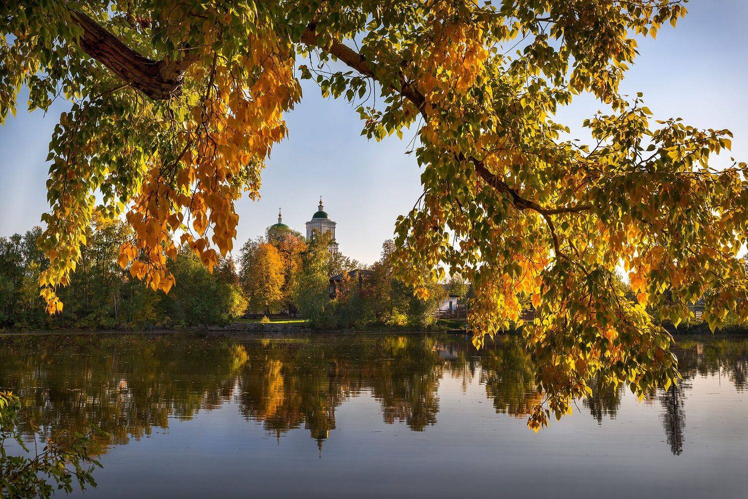 церковь,  храм, осень, город, провинция, парк, прогулка, деревья, вода, Гордейко Анна