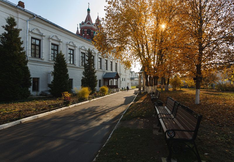 Основан в конце 14 века в 1398 году монахом Саввой, учеником преподобного Сергия Радонежского, по просьбе и при поддержке звенигородского князя Юрия Дмитриевича. Саввино-Сторожевский монастырь фото превью