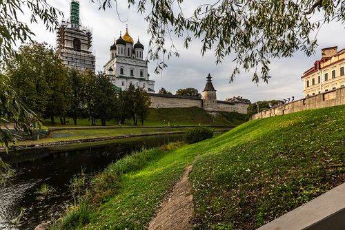 Вид на псковский кремль
