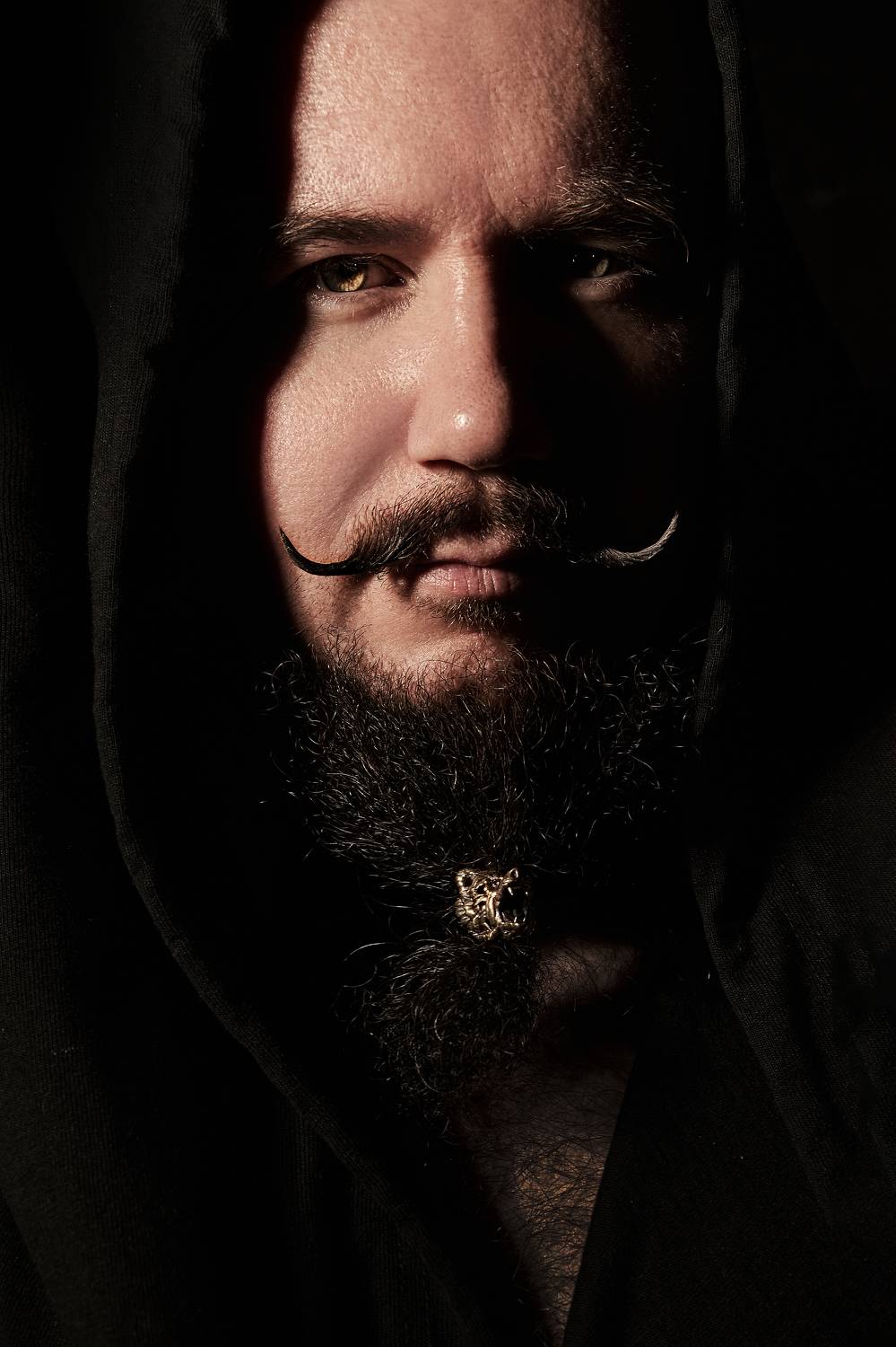 Мужчина, борода, усы, капюшон, глаза, Дарья Комарова