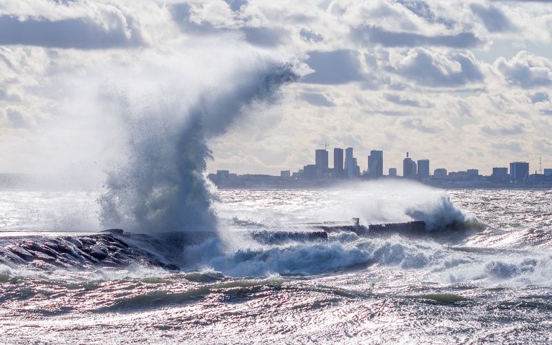 #visittallinn, #tallinn, #tallinngram, #tallinncity, #tallinn_city, #storm, #stormchasing, #stormchasers, #waves, #bigwaves, #stormyweather, #stormyskies, #perfectstorm, #autumn, #autumnvibes, #autumnstory, #autumnstorm, #wavescrashing, #wavesafterwaves --- фото превью