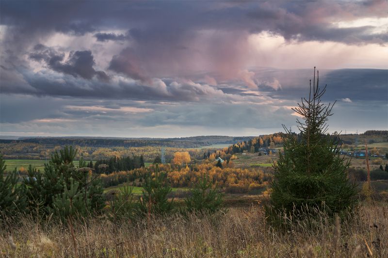 Хмурое небо осени фото превью
