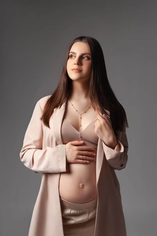 mom and baby, mom, pregnancy, mother, maternity, love, family, pregnancyphoto, familyphoto, материнство, мама, мама и малыш, мать и дитя, любовь, портрет, студийный портрет, семейный портрет, беременность, будущая мама, в ожидании  фото превью