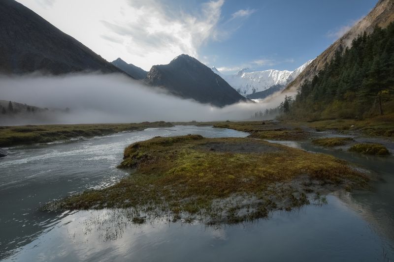 россия, горный алтай, катунский хребет, пейзажи, утро, туман, река аккем, деревья, гора белуха, горы Утренний туман в горах Алтая фото превью