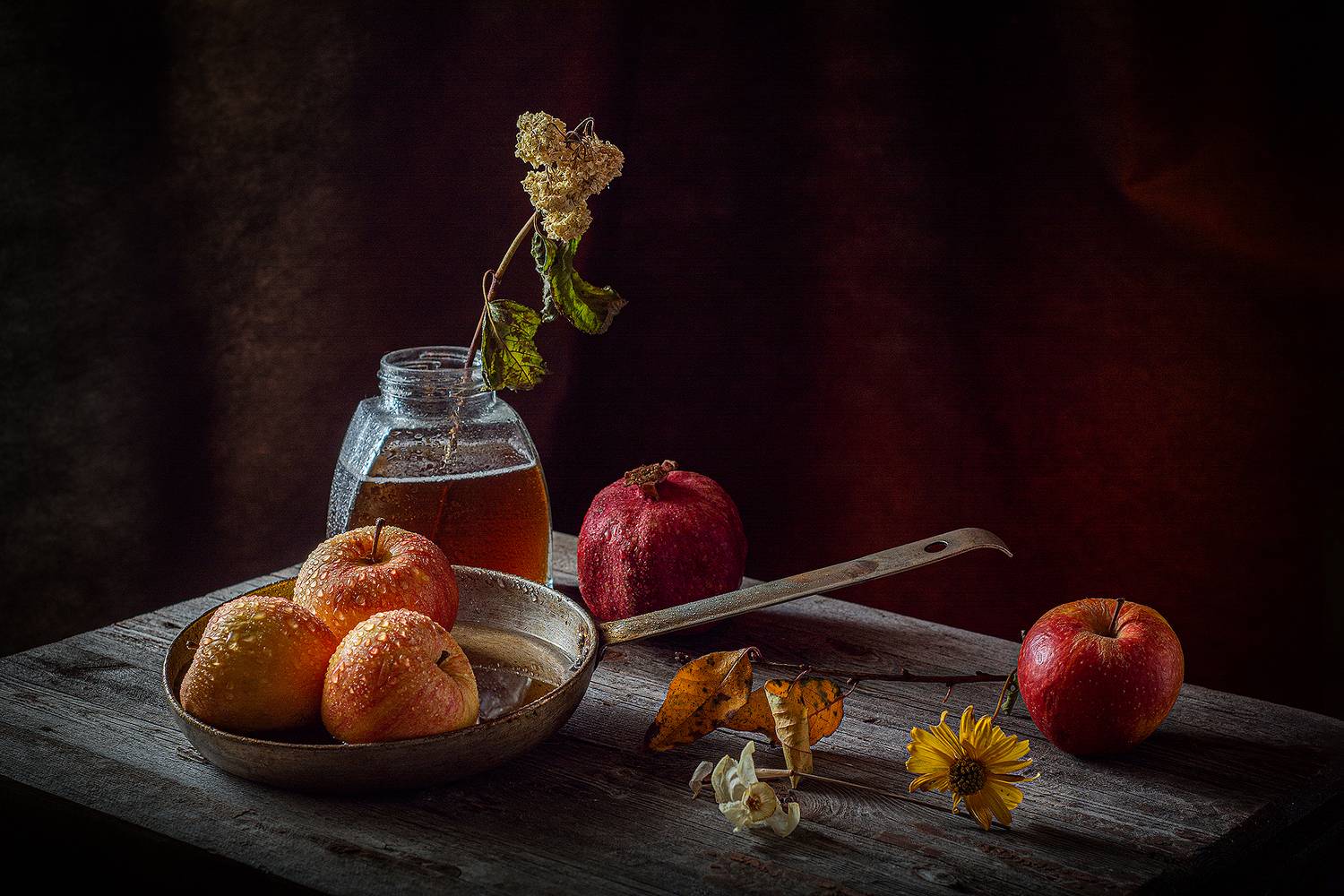 яблоки, гранат, цветы, сковорода, капли, Баг Алексей