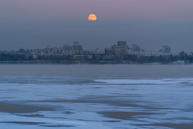 иркутск, ангара, луна, полнолуние Полнолуние над микрорайоном Солнечный фото превью