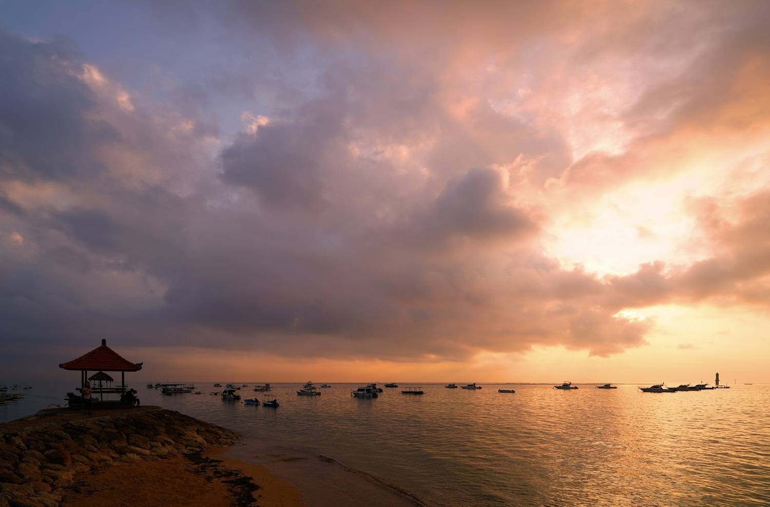 dawn, sunrise, shore, sea, ocean, sky, horizon, boat, color, light, reflection, landscape, nature, morning, bright, jukung, low tide,  Сергей Андреевич