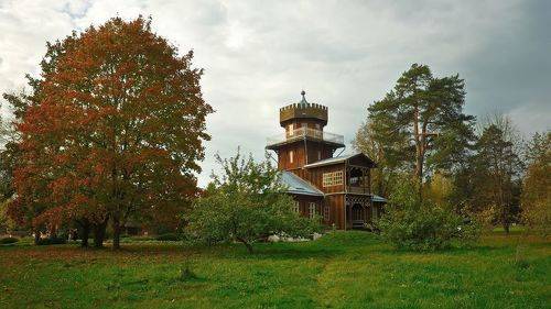 Осенняя пора в усадьбе Репина