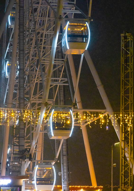 Зеленоградск, колесо, фотография, курорт, ночь, зима, освещение, Свирин Вадим, уличная фотография «Колесо обозрения» фото превью