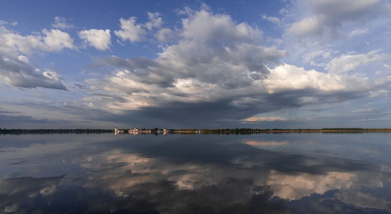 кирилло-белозерский монастырь, кириллов, май, вечер, туча Огромное небо фото превью
