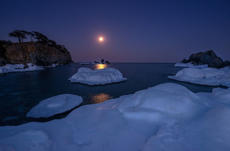 приморье, бухта орлинка, зима, луна Бухта Орлинка фото превью