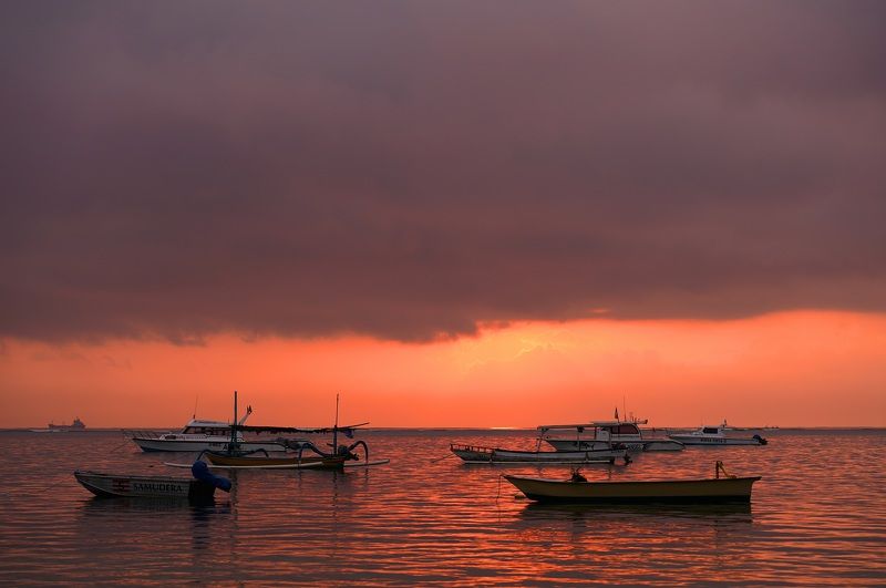 dawn, sunrise, shore, sea, ocean, sky, horizon, boat, color, light, reflection, landscape, nature, morning, bright, jukung, low tide Morning фото превью