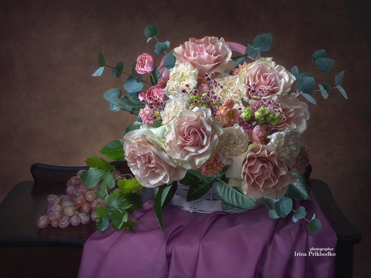 натюрморт, цветы, букеты, фрукты, виноград, Приходько Ирина