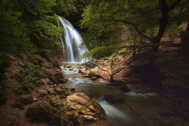 у потока воды фото превью