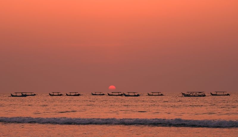 sunset, sea, ocean, horizon, sky, evening, sun, light, pink, boat, jukung, shore, bright, color, landscape Sunset in Kuta фото превью