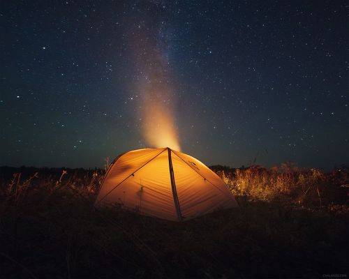 Свет костра в палатке