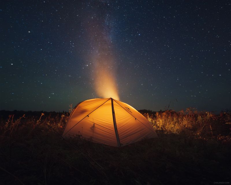 Свет костра в палатке фото превью