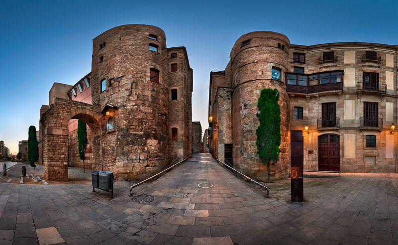 ancient, aqueduct, arch, architecture, barcelona, barcina, barcino, barri, bishop, blue, building, catalan, catalonia, catalunya, cathedral, city, cityscape, dawn, electric, europe, european, gate, gothic, history, iconic, illuminated, landmark, lights, m Римские Ворота в Барселоне фото превью