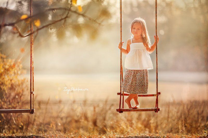 девочка, осень, оранжевый Качели фото превью