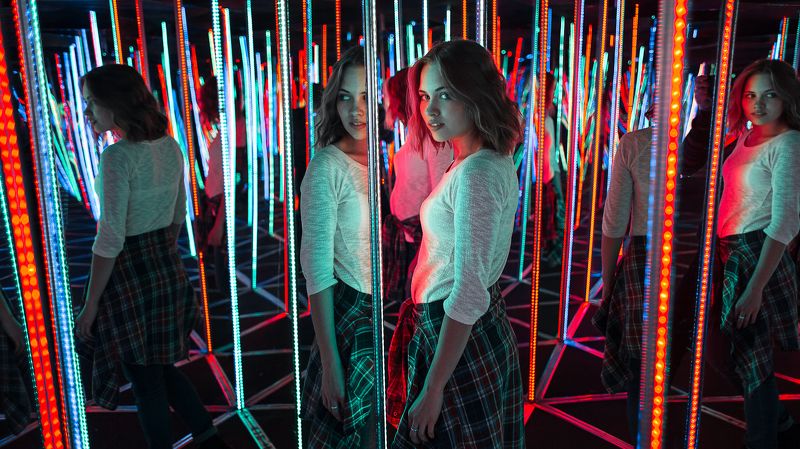 девушка, свет, лампы, вечер, зеркала  Dasha фото превью