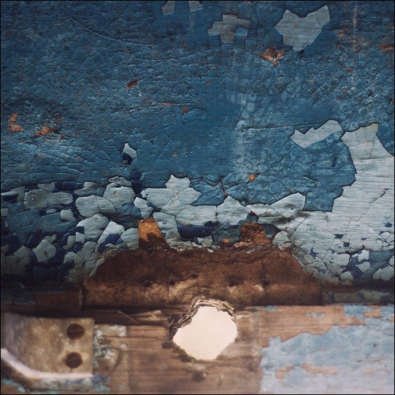 Что интересней на свете кроме стены и стула? фото превью