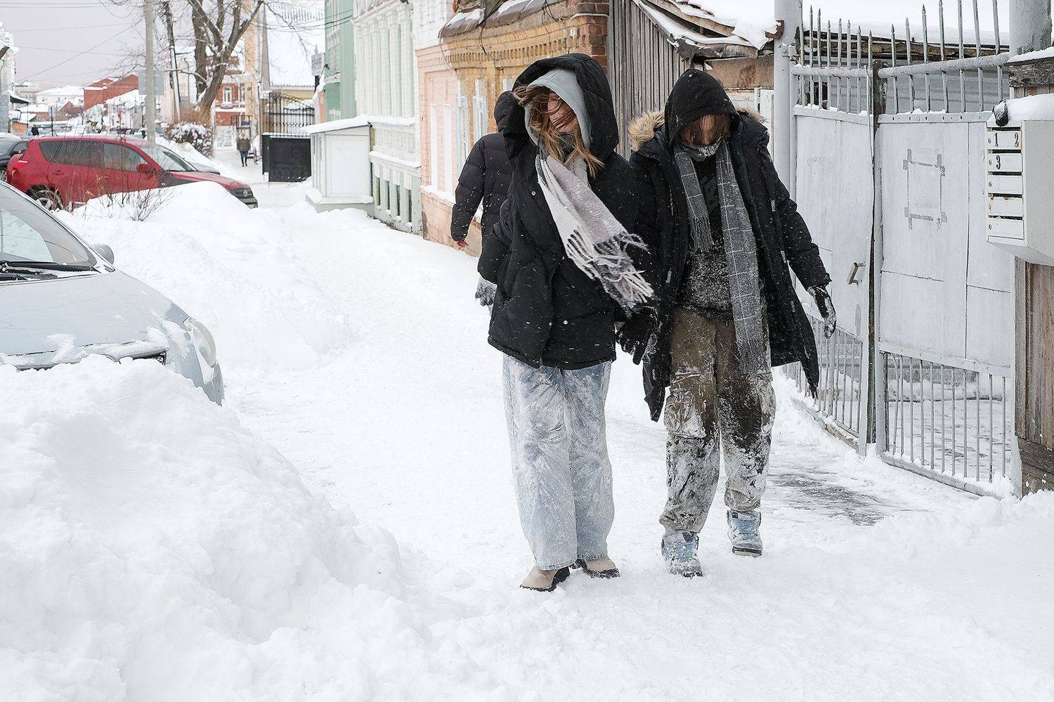 зима город улица прохожие, Владислав Никишин