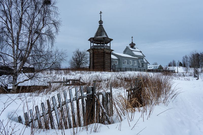 Wooden church and fence фото превью