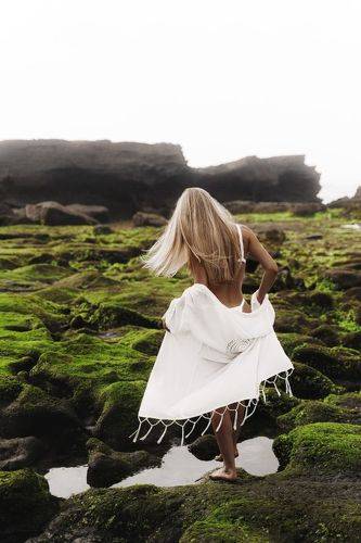 На зеленом поле