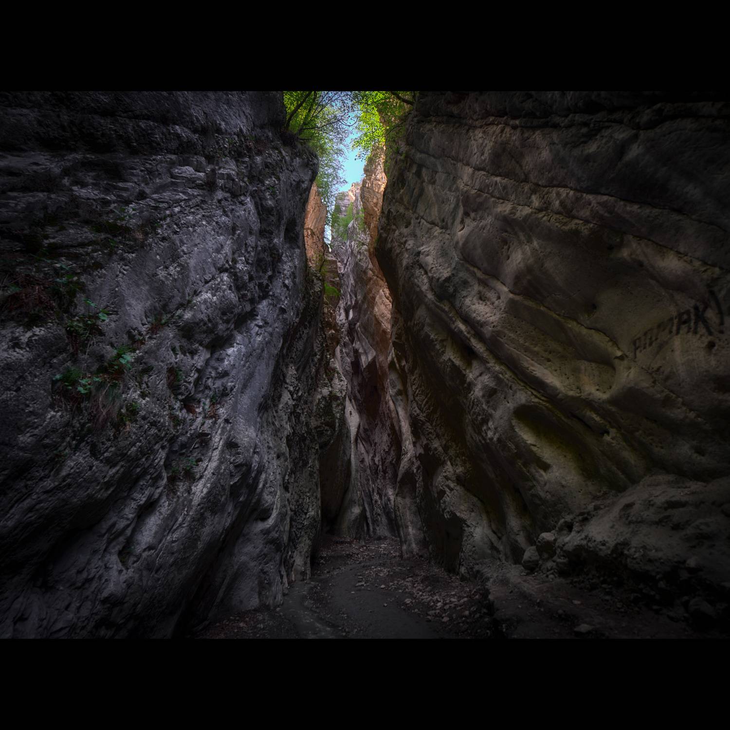 ущелье, пещера, вода, водохранилище, горы, весна, кавказ, россия, дагестан, восход, природа, пейзаж, дронофото, Ivan A. Godovikov