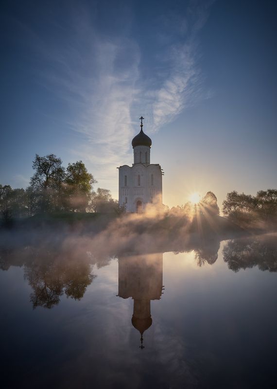 покрова на нерли,май,рассвет,утро,архитектура,храм Майское утро у Покрова на Нерли фото превью