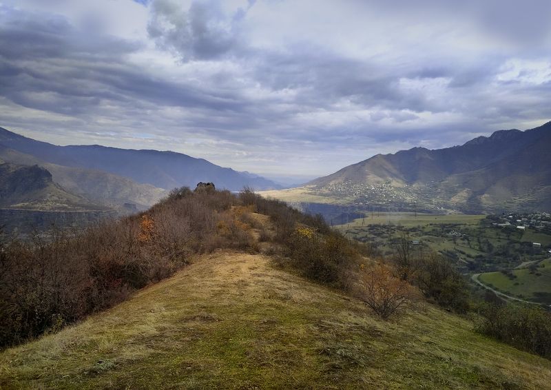 армения, горы, лори, церковь над каньоном р. Дебед фото превью