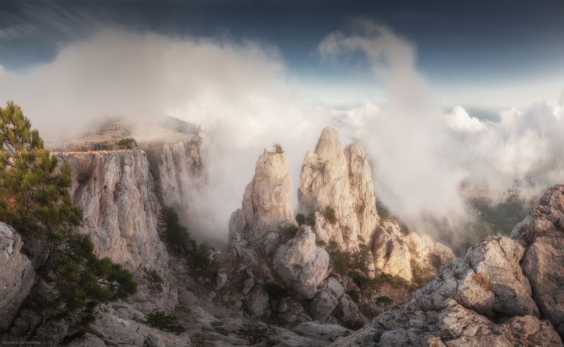 крым, ай-петри, скалы, пейзаж, роман любимский, фототуры по крыму, горы, облака Где-то там, высоко в горах фото превью