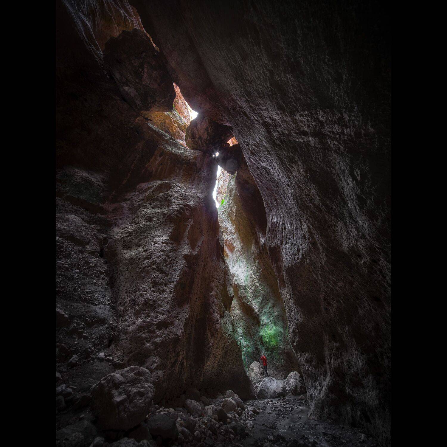 ущелье, пещера, вода, водохранилище, горы, весна, кавказ, россия, дагестан, восход, природа, пейзаж, дронофото, Ivan A. Godovikov