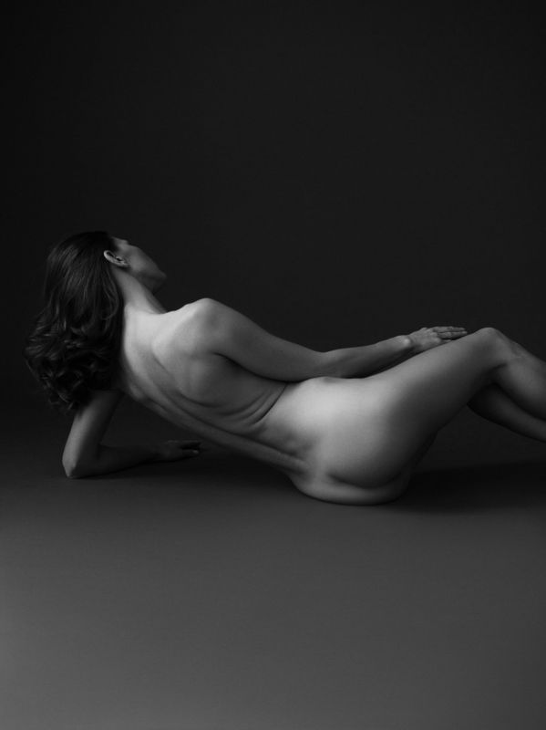 чб обнаженная девушка студия Марина фото превью