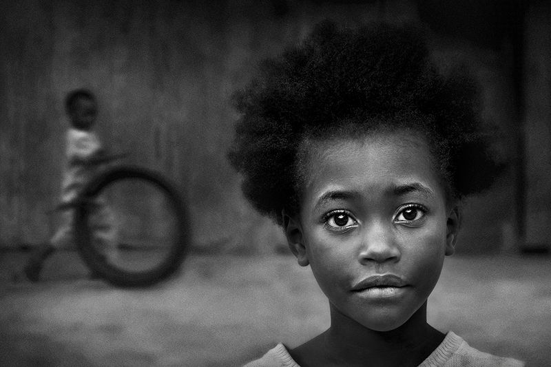 Girl in front фото превью