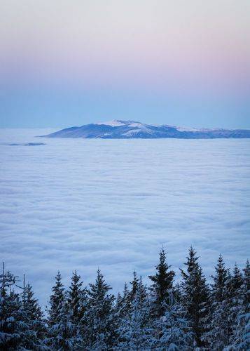 Island in the sea of clouds
