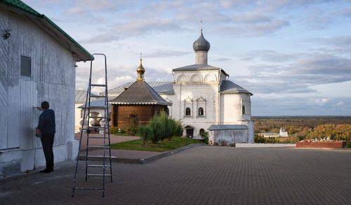 В монастыре